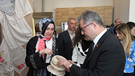 Demirtaş’ta OSMEK Kursiyerlerinin El Emeği Sergilendi