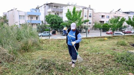 Didim Belediyesi’nden Okullarda Ot Biçme ve Çevre Düzenleme Çalışması