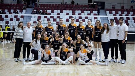 Eczacıbaşı Genç Kız Takımı Finalde!