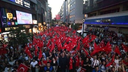Karşıyaka’da omuz omuza 19 Mayıs yürüyüşü!