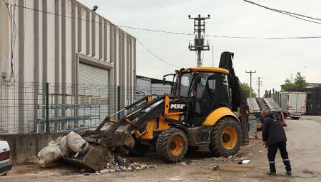 Kartepe’de Bayram Öncesi Yoğun Temizlik Mesaisi