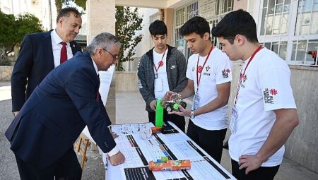 Kemer’de TÜBİTAK 4006 Bilim Fuarı