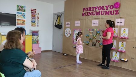 Maltepeli minikler çalışmalarını anne ve babalarına sergilediler