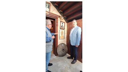 Milletvekili Arı Kültür Evi’ni gezdi