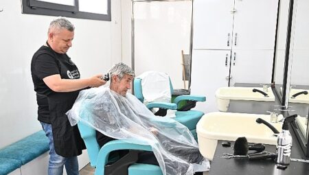 Mobil Kuaför ’den huzurevi sakinlerine bayram tıraşı
