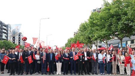 Nilüfer’de binler Cumhuriyet için yürüdü