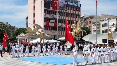 Pehlivan’dan 19 Mayıs mesajı: Gençliğin yanında olmak, geleceğe sahip çıkmaktır