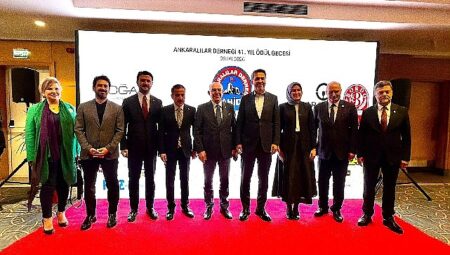 ‘AHİD 41. Yılında Ödül Töreni Düzenledi’