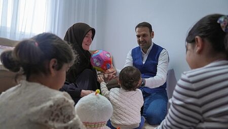 Bağcılar Belediyesi personeli olan koruyucu baba Seydullah Yuyucu, yüzlerce aileye ilham oldu