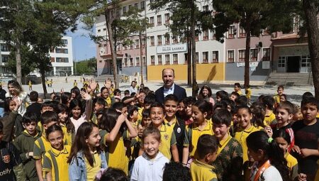 Başkan Altay Karne Alan Tüm Öğrencileri Tebrik Etti