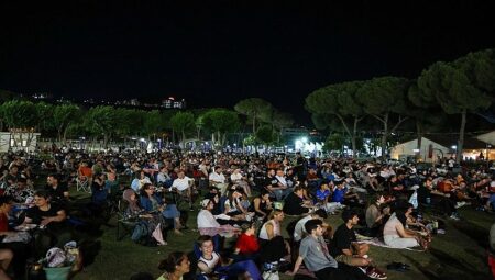 Başkan Çerçioğlu Vatandaşları Tekstil Park ve Mimar Sinan Parkı’nın Eşsiz Atmosferinde Açık Hava Sineması ile Buluşturdu