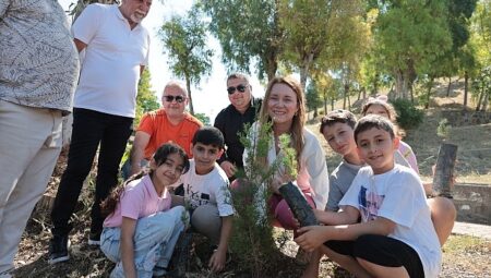 Başkan Mutlu, Konaklı miniklerle fidan dikti