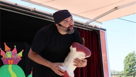 Başkan Tugay’dan Kiraz ve Aliağalı çocuklara karne hediyesi