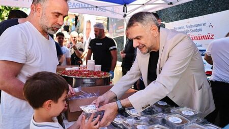 Başkan Vekili İbrahim Akın’dan vatandaşlara aşure ikramı