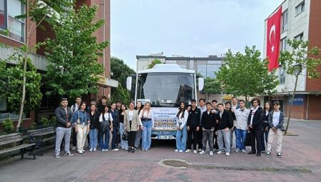 Bayrampaşalı öğrenciler Dolmabahçe Sarayı’nda tarihle buluşuyor