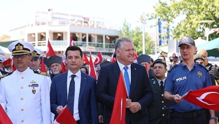 Bir Asır Sonra Aynı Meydanda,  Aynı Cumhuriyet Sevdasıyla