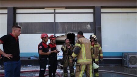 Bornova’da depo yangını dakikalar içinde kontrol altına alındı