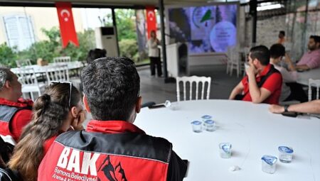 Bornova’da orman yangınlarının nedenleri ve çözüm yolları masaya yatırıldı