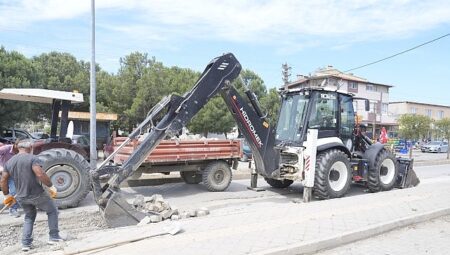 Burhaniye Belediyesi Sahada Çalışmalarını Sürdürüyor