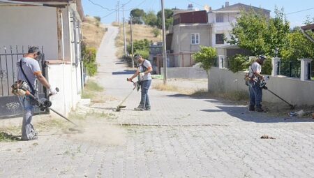 Burhaniye’nin Her Noktasında Aralıksız Temizlik Mesaisi
