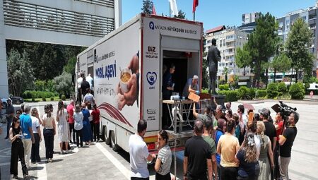 Büyükşehir Belediyesi’nden aşure ikramı