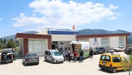 Büyükşehir’den Antalya’nın dört bir yanına arı kovanı desteği