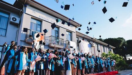 DEÜ Bergama MYO’da Mezuniyet Coşkusu
