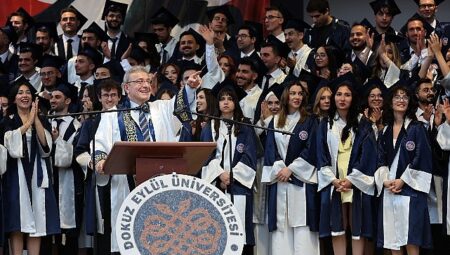 DEÜ Tıp Fakültesi’nde 48. Dönem Mezuniyet Coşkusu Yaşandı