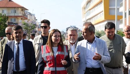 Döşemealtı Yeniköy’de altyapısı tamamlanan yollar asfaltlanıyor