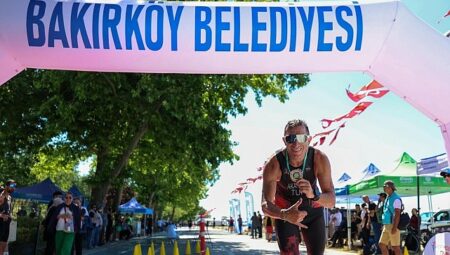 Florya Sahili’nde Nefes Kesen Triatlon Heyecanı