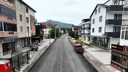 Gölcük Adnan Menderes Caddesi’nde yoğun tempo