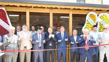 İzmir Bakırçay Üniversitesi Faruk Demir Camii İbadete Açıldı
