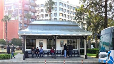 İzmir’in kimliğini yansıtan simgesel durak