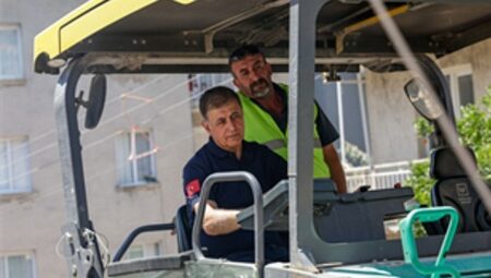 İzmir’in yollarında yoğun çalışma