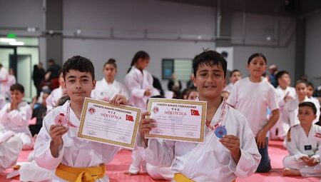 Keçiören’in Altyapı Sporcuları Karate Kuşak Sınavında Ter Döktü