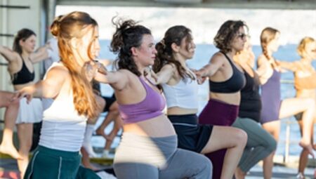 Körfez’in mavisinde 400 kişilik yoga buluşması