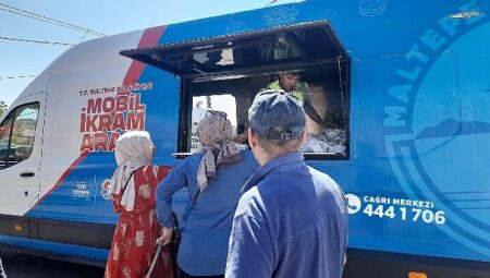 Maltepe Belediyesi binlerce kişiye aşure dağıttı