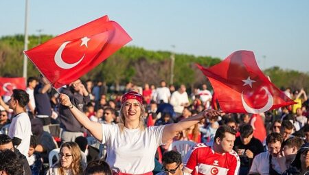 Maltepe’de Milli Heyecan Binleri Buluşturdu