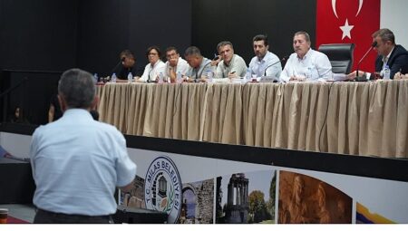 Milas Belediye Başkanı Fevzi Topuz Muhtarların Taleplerini Dinledi