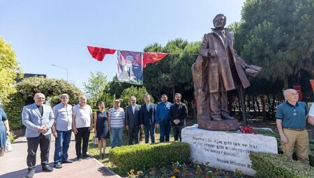 Nazım Hikmet Karşıyaka’da şiirleriyle anıldı