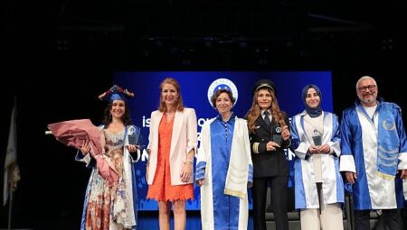 Okan’da mezuniyet sevinci