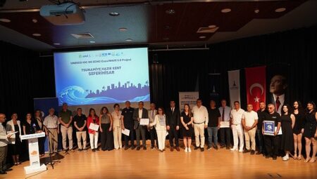 Seferihisar, UNESCO’dan “Tsunami Hazır Kent” sertifikasını aldı