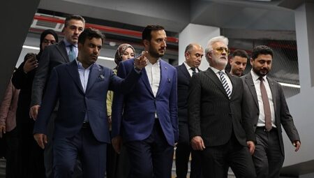 Tamer Karadağlı’dan Bağcılar’da açılacak tiyatro binası için “Süper” yorumu