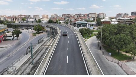 Başkan Altay Kunduracılar Üst Geçidi’nde Asfaltı Yenileyerek Standardı Yükselttiklerini Açıkladı