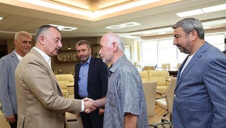 Başkan Büyükakın şampiyonları ağırladı