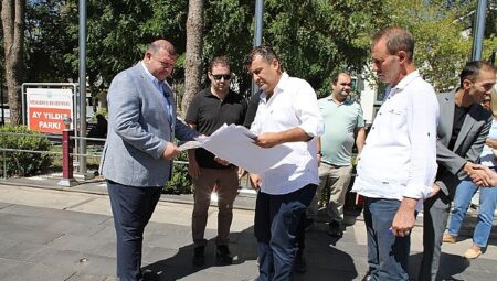 Başkan Çiçek Sokakta, Vatandaşla İç İçe