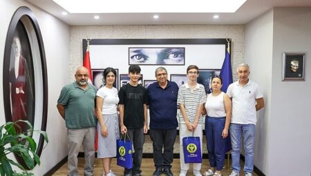 Başkan Vekili Benzer LGS şampiyonlarını ağırladı