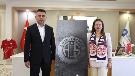 Başkan Vekili Büşra Özdemir’e Antalyaspor yönetiminden teşekkür ziyareti