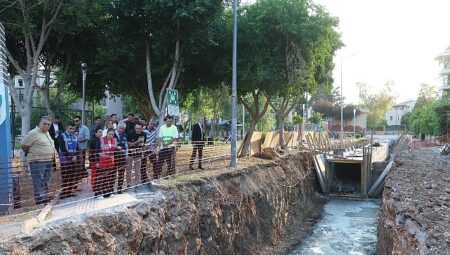 Başkan Vekili Özdemir Konyaaltı’nda devam eden altyapı yatırımlarını inceledi