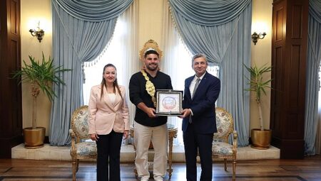 Başpehlivan Erkan Taş’tan Vali Şahin’e ziyaret